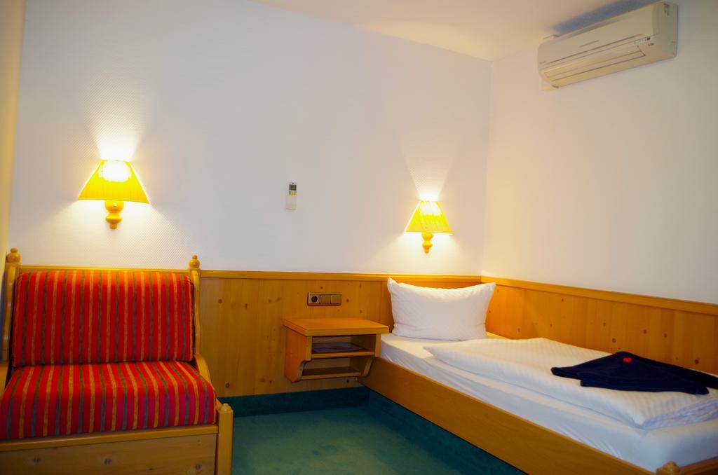 Hotel Alttolkewitzer Hof ドレスデン エクステリア 写真